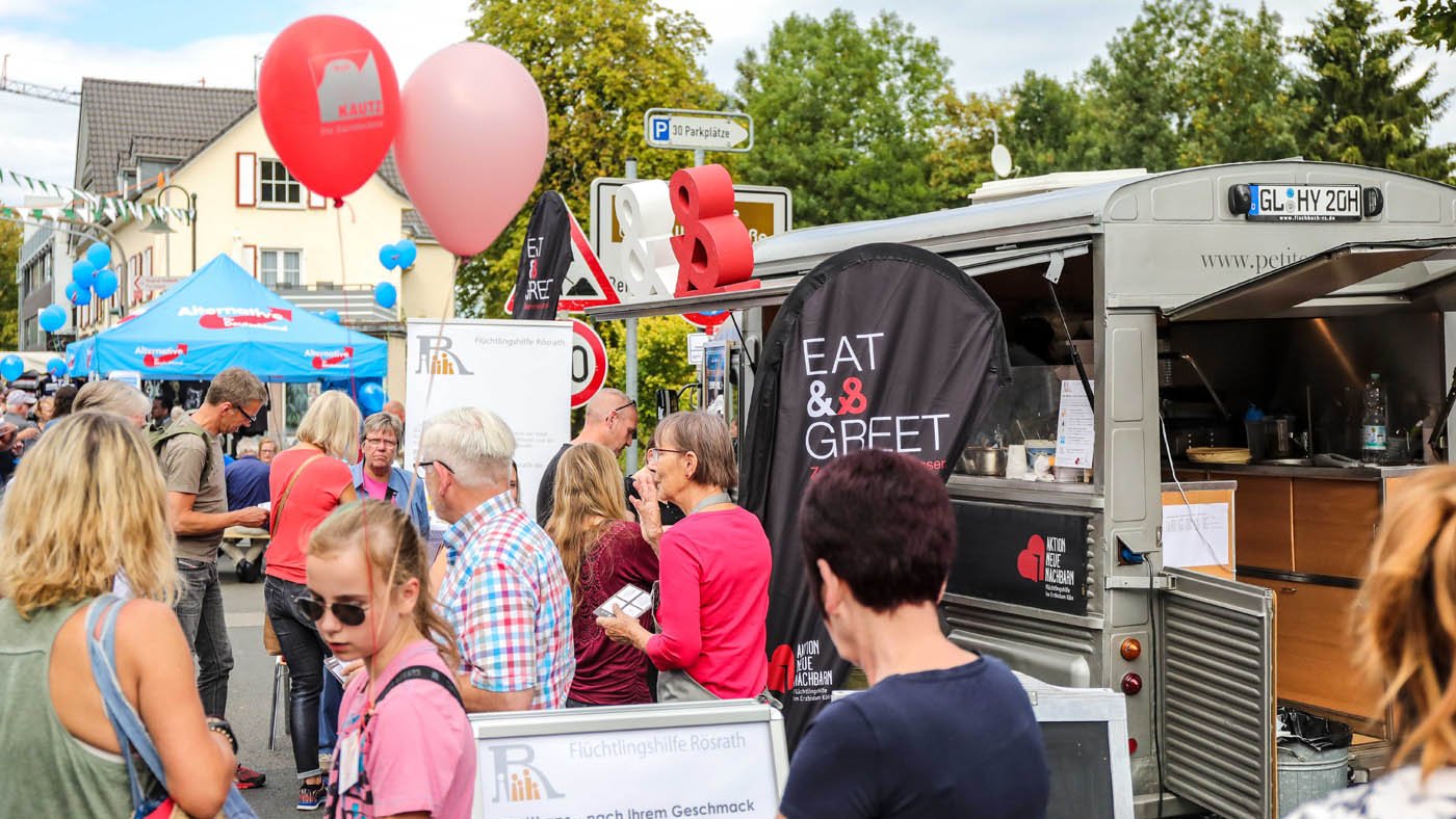 Der Food Truck der Aktion EAT&GREET auf dem Rösrather Straßen- und Schützenfest. (c) Erzbistum Köln/Schoon